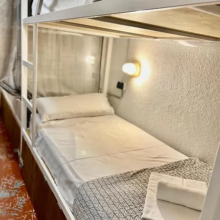 Loft Apart&hostal Hostel Lloret de Mar