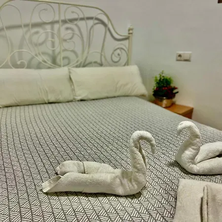 Loft Apart&hostal Хостел Льорет-де-Мар