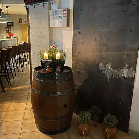 Loft Apart&hostal Хостел Льорет-де-Мар