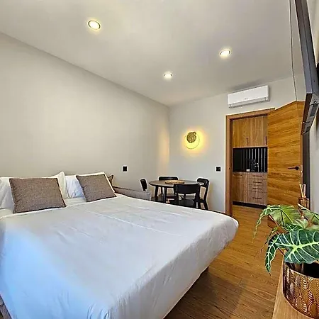 Loft Apart&hostal Ostello Lloret de Mar