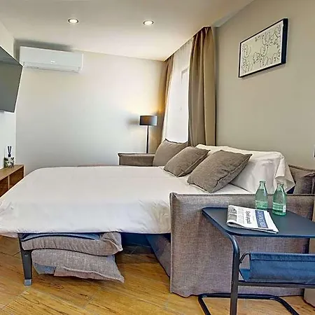 Loft Apart&hostal Ostello Lloret de Mar