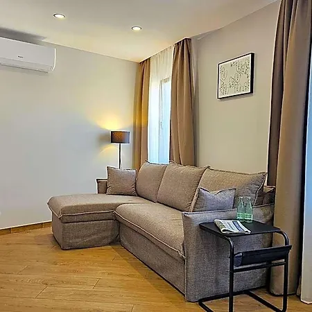Loft Apart&hostal Ostello Lloret de Mar