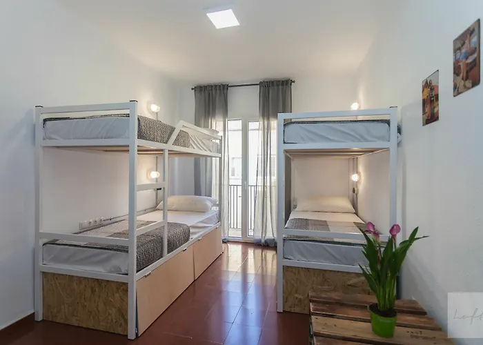 Loft Apart&hostal Хостел Льорет-де-Мар