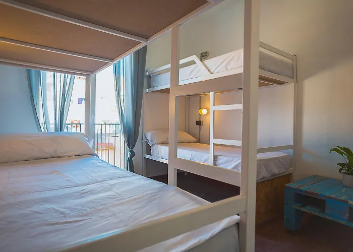 Loft Apart&hostal Хостел Льорет-де-Мар