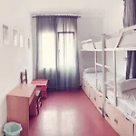 Хостел Loft Apart&hostal Льорет-де-Мар