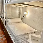 Loft Apart&hostal Хостел Льорет-де-Мар
